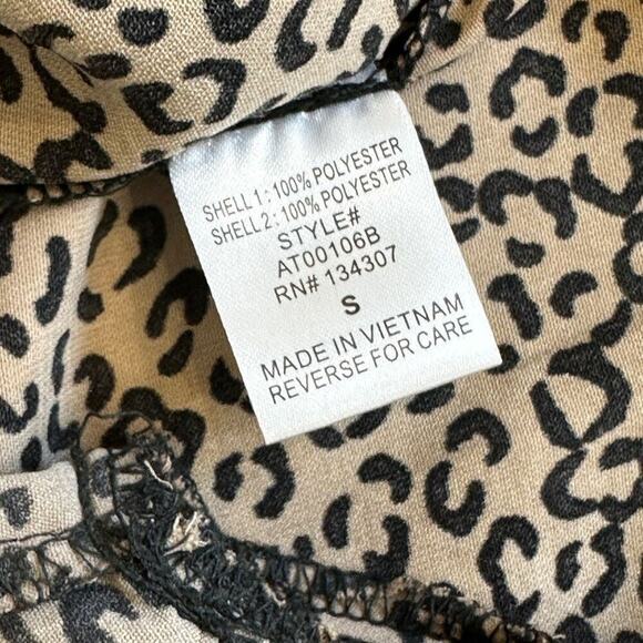 Lumiere Animal Print Blouse with Keyhole back Size Small - Picture 2 of 11